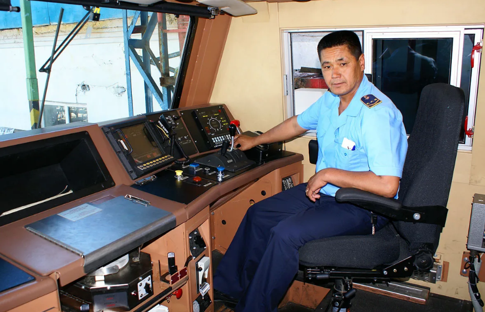 Тепловоз ТЭ33А из Казахстана